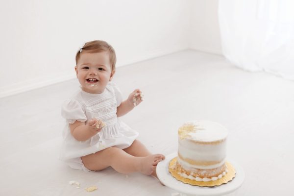 simply white cake smash - Belle Haven Photography